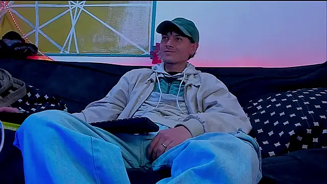 Dioniso guy8 online show from April 2, 8:59 pm