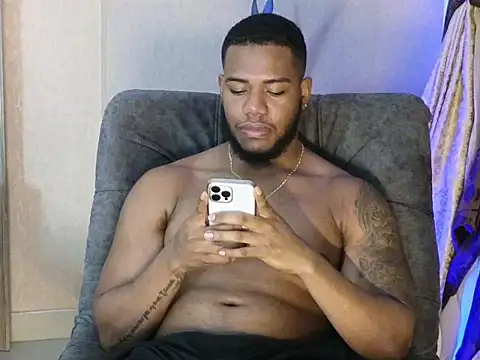 Snapshot of BenjaminCol_ chatting on October 21, 10:31 pm BenjaminCol online show from October 21, 10:31 pm