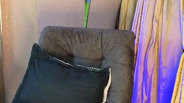 BenjaminCol  online show from October 2, 11:41 pm