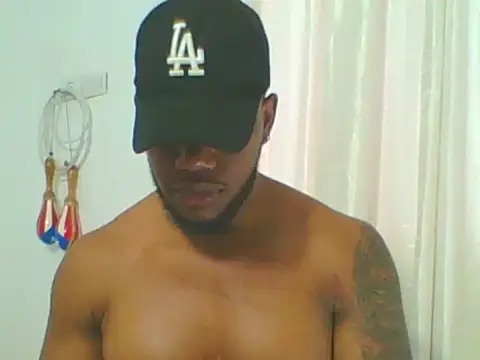 Snapshot of BenjaminCol_ chatting on November 15, 9:08 pm BenjaminCol online show from November 15, 9:08 pm