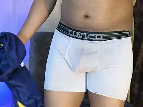 Snapshot of BenjaminCol_ chatting on November 5, 8:39 am BenjaminCol online show from November 5, 8:39 am