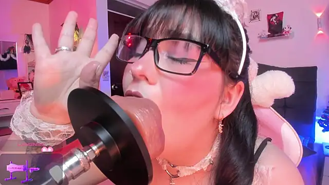 Snapshot of Fia__ chatting on November 19, 12:54 am Fia online show from November 19, 12:54 am