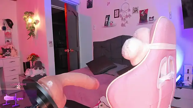 Snapshot of Fia__ chatting on February 19, 1:13 am Fia online show from February 19, 1:13 am