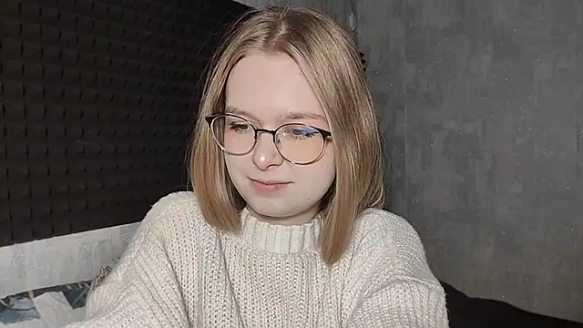 Snapshot of LiaVibes chatting on February 24, 7:42 am LiaVibes online show from February 24, 7:42 am