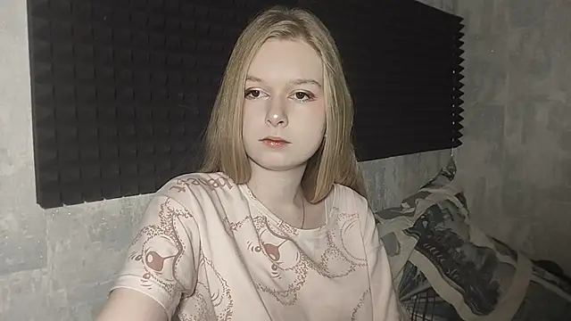 Snapshot of LiaVibes chatting on February 11, 7:19 am LiaVibes online show from February 11, 7:19 am