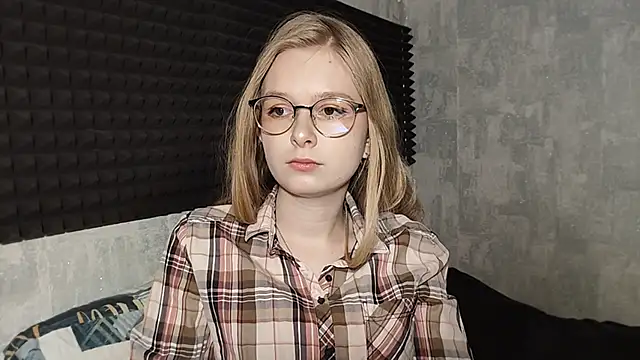 Snapshot of LiaVibes chatting on February 25, 8:25 am LiaVibes online show from February 25, 8:25 am