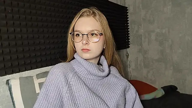 Snapshot of LiaVibes chatting on February 13, 7:08 am LiaVibes online show from February 13, 7:08 am