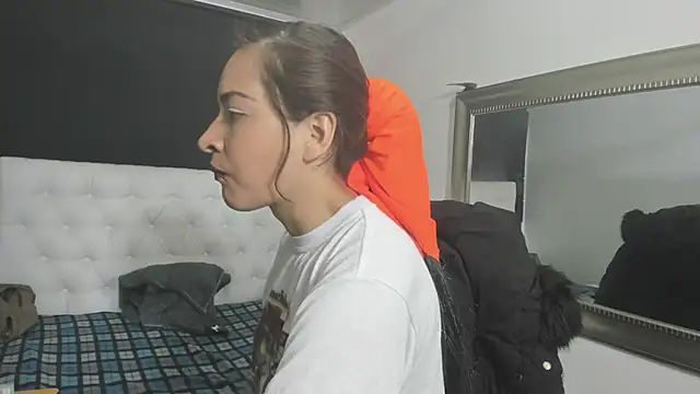 Snapshot of evelynesex chatting on October 15, 2:10 am evelynesex online show from October 15, 2:10 am