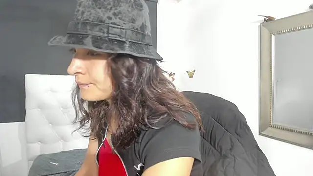 Snapshot of evelynesex chatting on September 20, 11:43 pm evelynesex online show from September 20, 11:43 pm