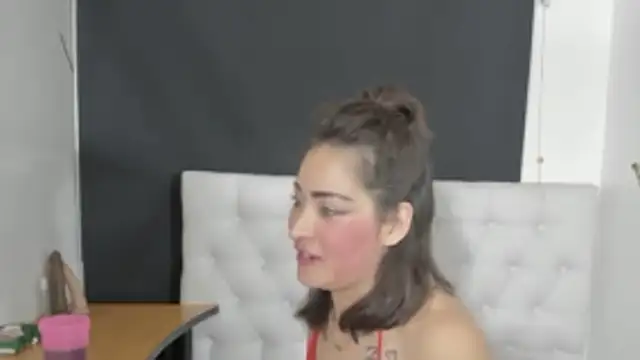 Snapshot of evelynesex chatting on May 5, 3:09 am evelynesex online show from May 5, 3:09 am