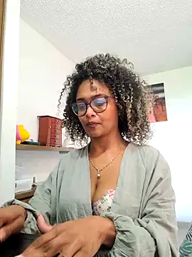 BiiancaEstradaa online show from April 3, 4:13 pm