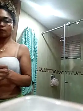 Snapshot of BiiancaEstradaa chatting on September 18, 9:40 pm BiiancaEstradaa online show from September 18, 9:40 pm