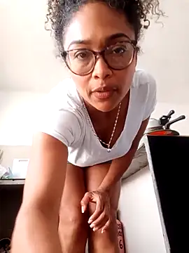 BiiancaEstradaa online show from March 3, 2:35 pm