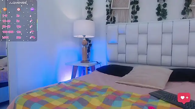 Tiffanygh  online show from October 16, 7:22 pm