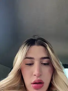 Snapshot of Mia_sofiia21 chatting on September 25, 5:41 pm Mia sofiia21 online show from September 25, 5:41 pm