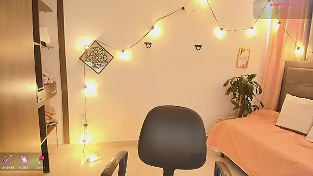 Snapshot of Seraphyne666 chatting on November 10, 7:30 pm Seraphyne666 online show from November 10, 7:30 pm