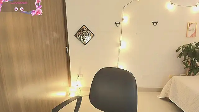 Snapshot of Seraphyne666 chatting on November 14, 7:28 pm Seraphyne666 online show from November 14, 7:28 pm