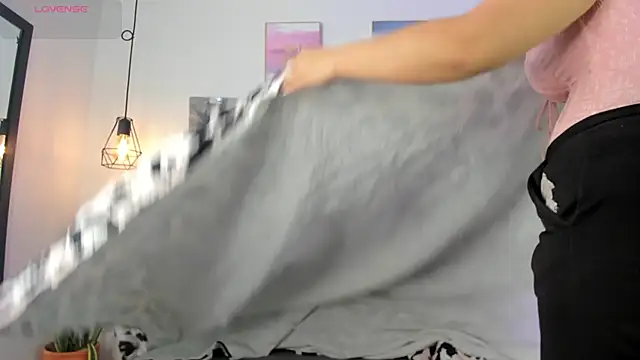 Snapshot of Seraphyne666 chatting on November 26, 7:25 pm Seraphyne666 online show from November 26, 7:25 pm