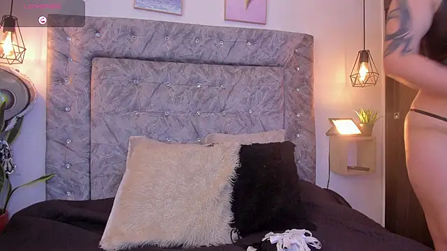 Snapshot of Seraphyne666 chatting on October 29, 6:51 pm Seraphyne666 online show from October 29, 6:51 pm