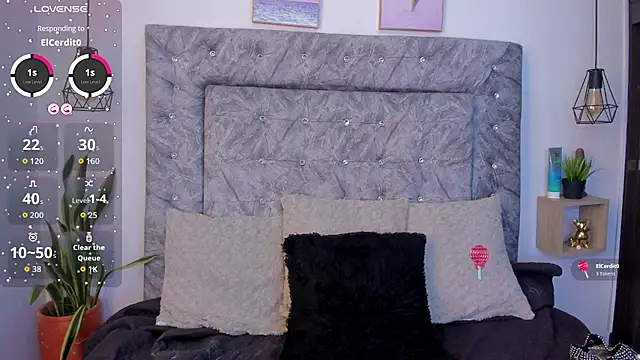 Snapshot of Seraphyne666 chatting on October 27, 6:31 pm Seraphyne666 online show from October 27, 6:31 pm