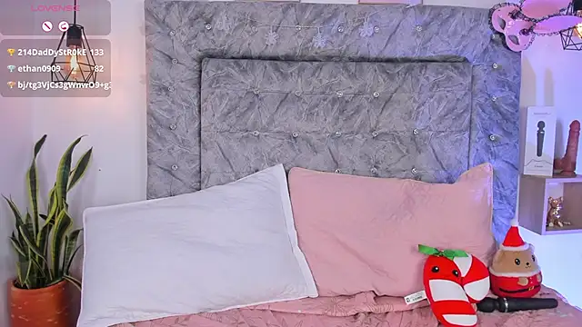 Seraphyne666 online show from December 13, 8:04 pm