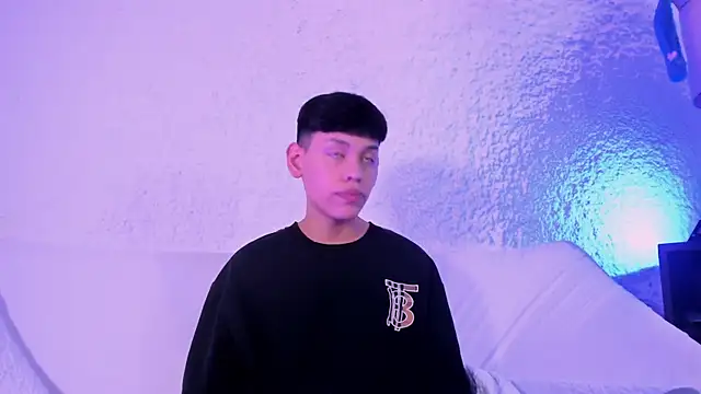 Snapshot of zeus_blaze chatting on September 30, 8:37 pm zeus blaze online show from September 30, 8:37 pm
