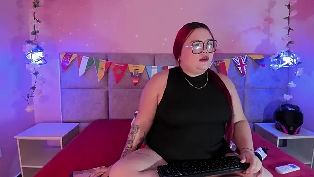 Snapshot of Lushi_Love chatting on June 22, 2:06 am Lushi Love online show from June 22, 2:06 am