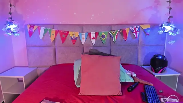 Snapshot of Lushi_Love chatting on July 8, 3:08 am Lushi Love online show from July 8, 3:08 am