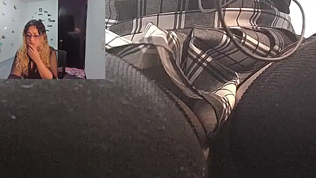 Snapshot of Skarleth_Diaz chatting on October 12, 3:30 am Skarleth Diaz online show from October 12, 3:30 am
