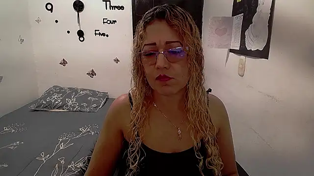 Skarleth Diaz online show from February 10, 8:30 pm