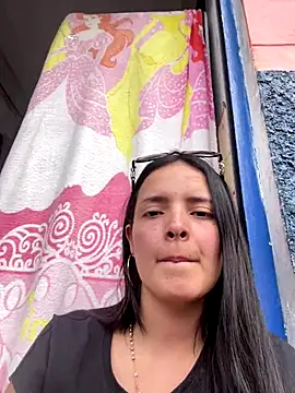 Mia jhoonson online show from December 3, 8:08 pm