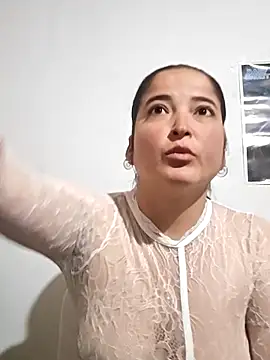 Snapshot of Ainaraazul chatting on December 17, 3:28 pm Ainaraazul online show from December 17, 3:28 pm