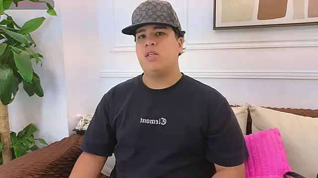 Snapshot of Naim_Bennetsex chatting on May 21, 6:49 pm Naim Bennetsex online show from May 21, 6:49 pm