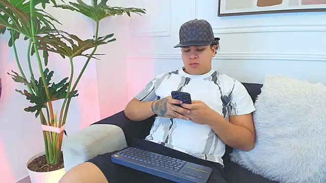 Naim Bennetsex online show from November 7, 6:45 pm