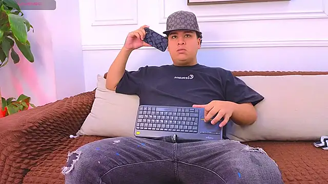 Snapshot of Naim_Bennetsex chatting on May 27, 6:59 pm Naim Bennetsex online show from May 27, 6:59 pm