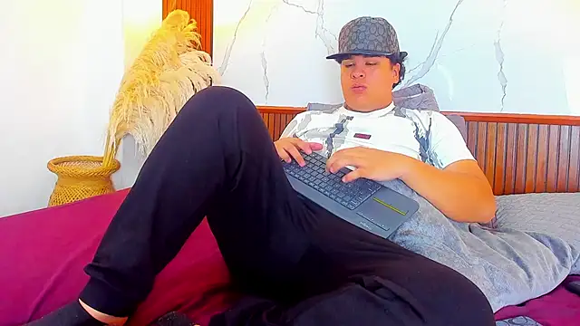 Naim Bennetsex online show from November 13, 4:00 pm