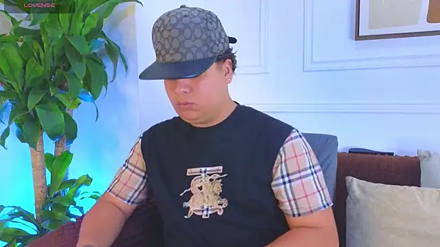Snapshot of Naim_Bennetsex chatting on July 17, 6:38 pm Naim Bennetsex online show from July 17, 6:38 pm