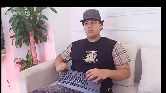 Naim Bennetsex online show from November 3, 6:33 pm