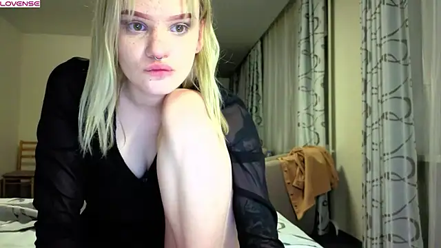 Elieiza xo online show from May 26, 5:11 pm