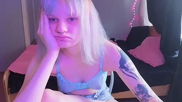 Elieiza xo online show from April 5, 9:16 am