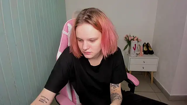 Snapshot of Elieiza_xo chatting on October 4, 10:06 am Elieiza xo online show from October 4, 10:06 am