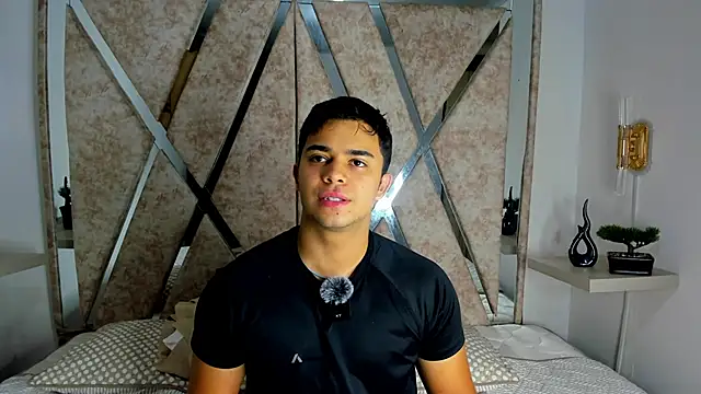 Snapshot of jayd_muscle chatting on October 24, 6:45 am jayd muscle online show from October 24, 6:45 am