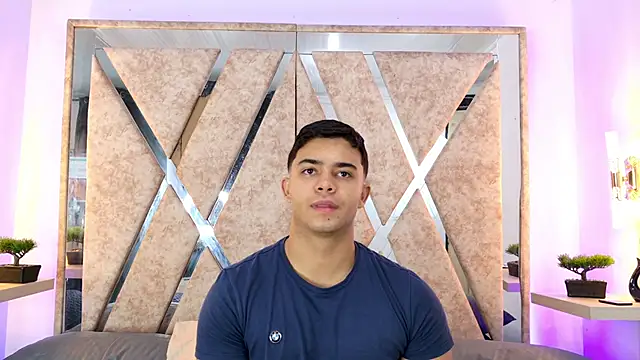 Snapshot of jayd_muscle chatting on December 16, 3:44 am jayd muscle online show from December 16, 3:44 am