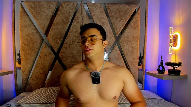 Snapshot of jayd_muscle chatting on October 22, 5:40 am jayd muscle online show from October 22, 5:40 am