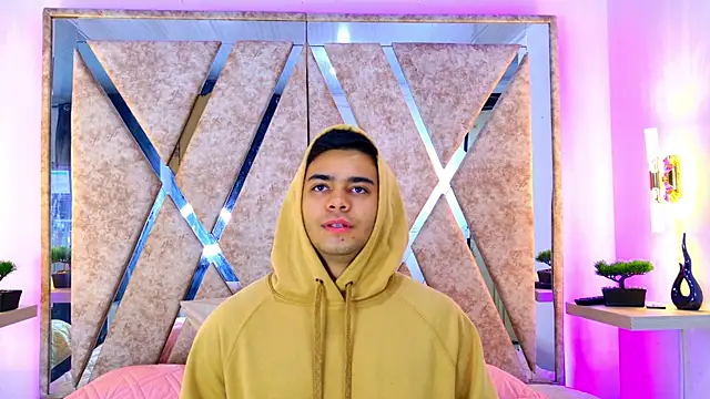 Snapshot of jayd_muscle chatting on December 17, 5:23 am jayd muscle online show from December 17, 5:23 am