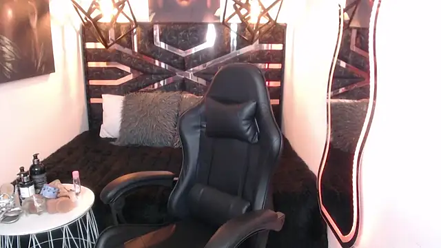 Natalie loffreda online show from April 13, 7:40 pm