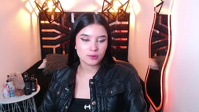 Natalie loffreda online show from April 3, 8:15 pm