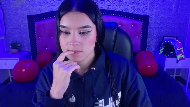 Natalie loffreda online show from February 26, 3:28 am