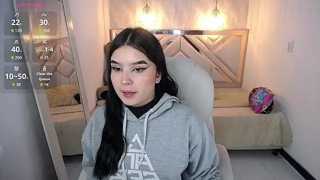 Natalie loffreda online show from March 18, 7:59 pm