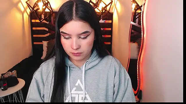 Natalie loffreda online show from March 26, 7:45 pm